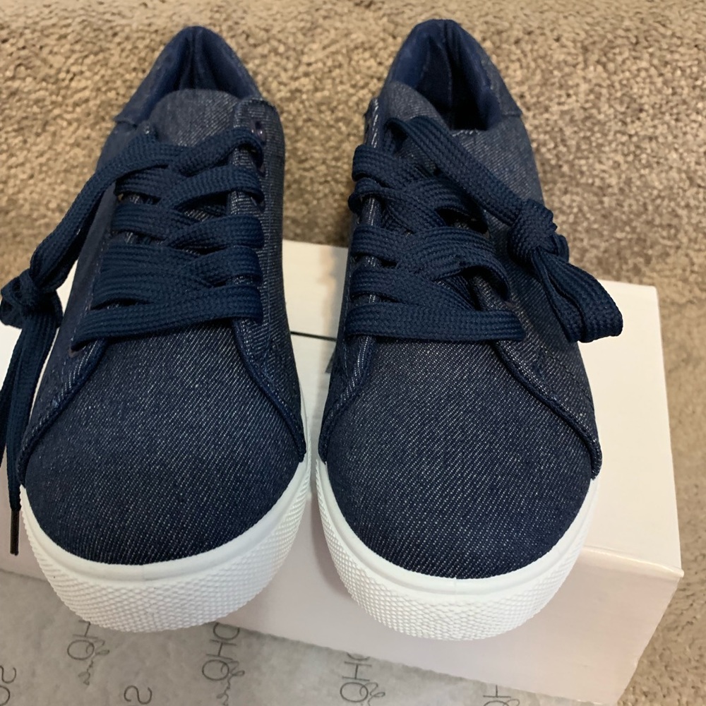 Sneakers - Picture 4 of 8